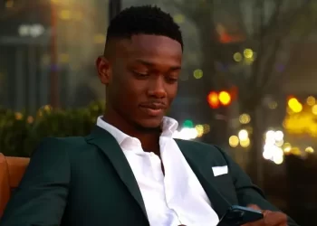 Maria Mobil : Son ex Jonathan Morrison s’affiche avec un signe Illuminati ; la toile sous le choc ! (Photos)