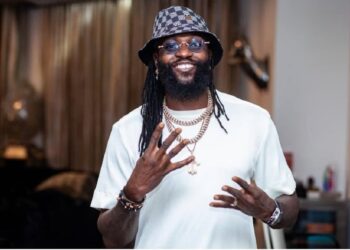 Emmanuel Adebayor de nouveau en couple (?) : Voici l’heureuse élue (Photos)