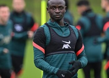 Sadio Mané: Torse nu, le joueur s’entraîne avec l’un de ses meilleurs amis (photos)