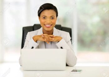 Insolite: Ce maire ordonne à ses agents de sourire davantage sous peine de sanction