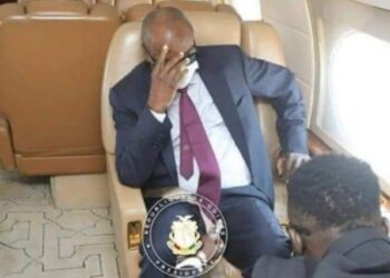 Coup dur pour Alpha Condé: Un mandat d’arrêt international est émis contre l’ancien président guinéen