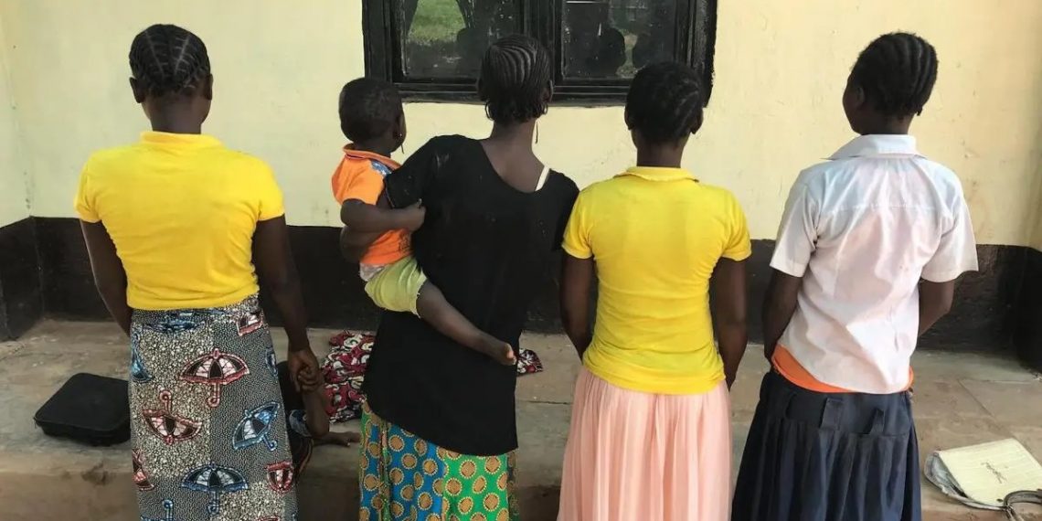 Sc@..ndale dans un orphelinat: Le Directeur a enceinté 04 filles au même moment, sa technique va vous étonner