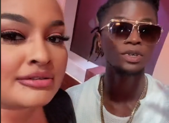 Yasmine Reda amoureuse de Santrinos ?: En pleine vidéo, elle attrape la main de l’artiste pour mettre dans…, regardez plutôt