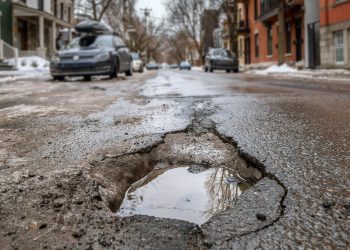 Insolite: Cet homme écope d’une amende pour avoir réparé la route de son village, les faits